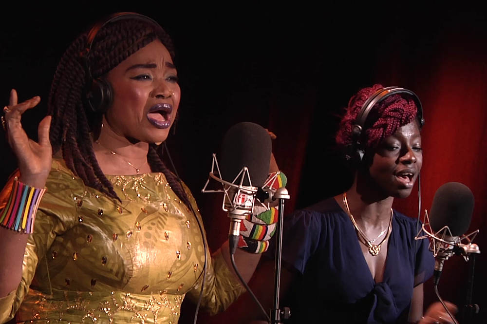 Video Xxx De Oumou Sangare Artiste Malienne - Oumou SangarÃ© plus forte avec Yere Faga - Le Koteba - Le Koteba